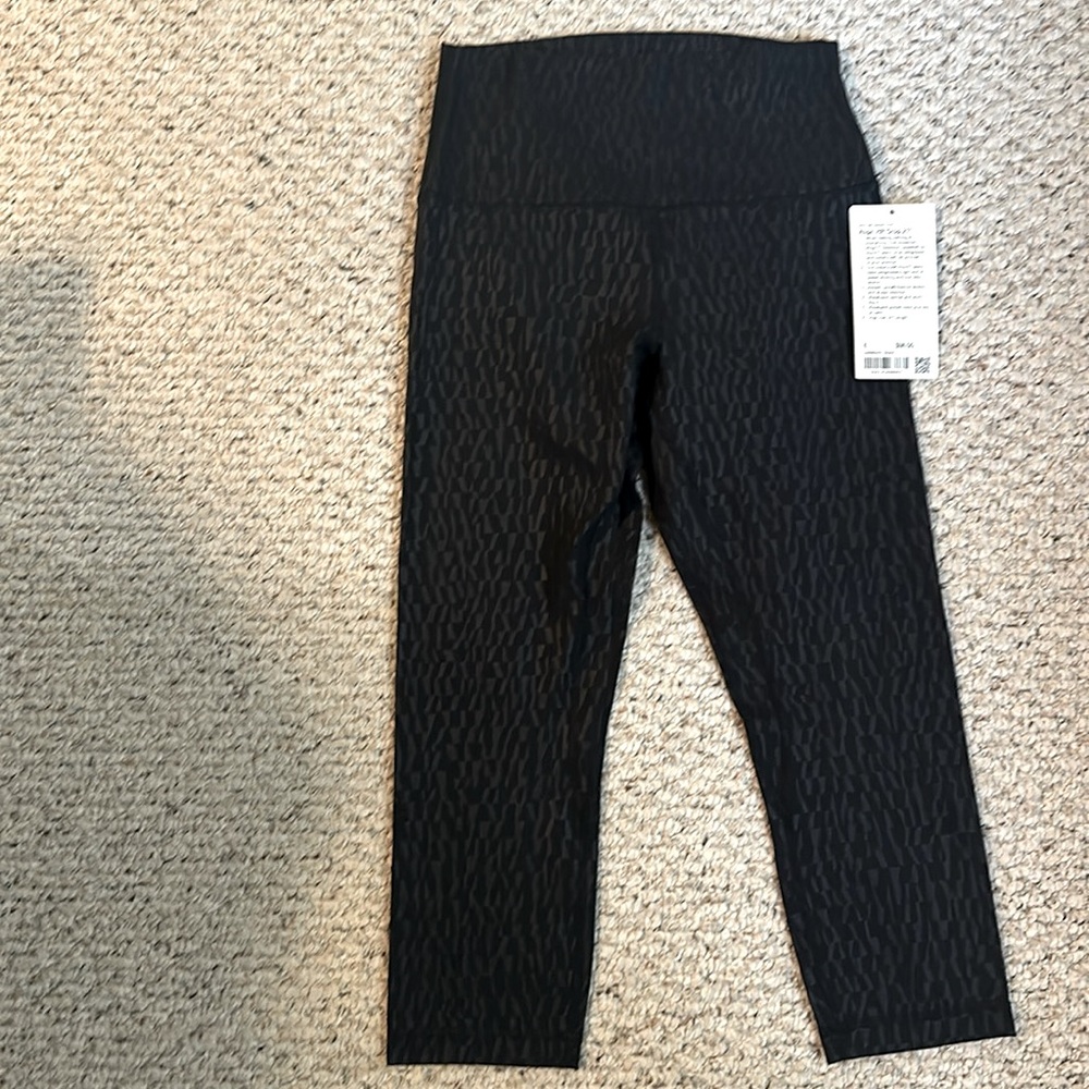 New with tags Lululemon align high-rise crop 21 inches